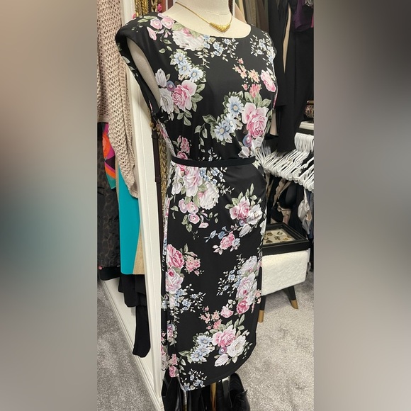 Floral Dress. Size 10. Great for Work or Church! Pretty & Stretchy!! - Picture 3 of 13